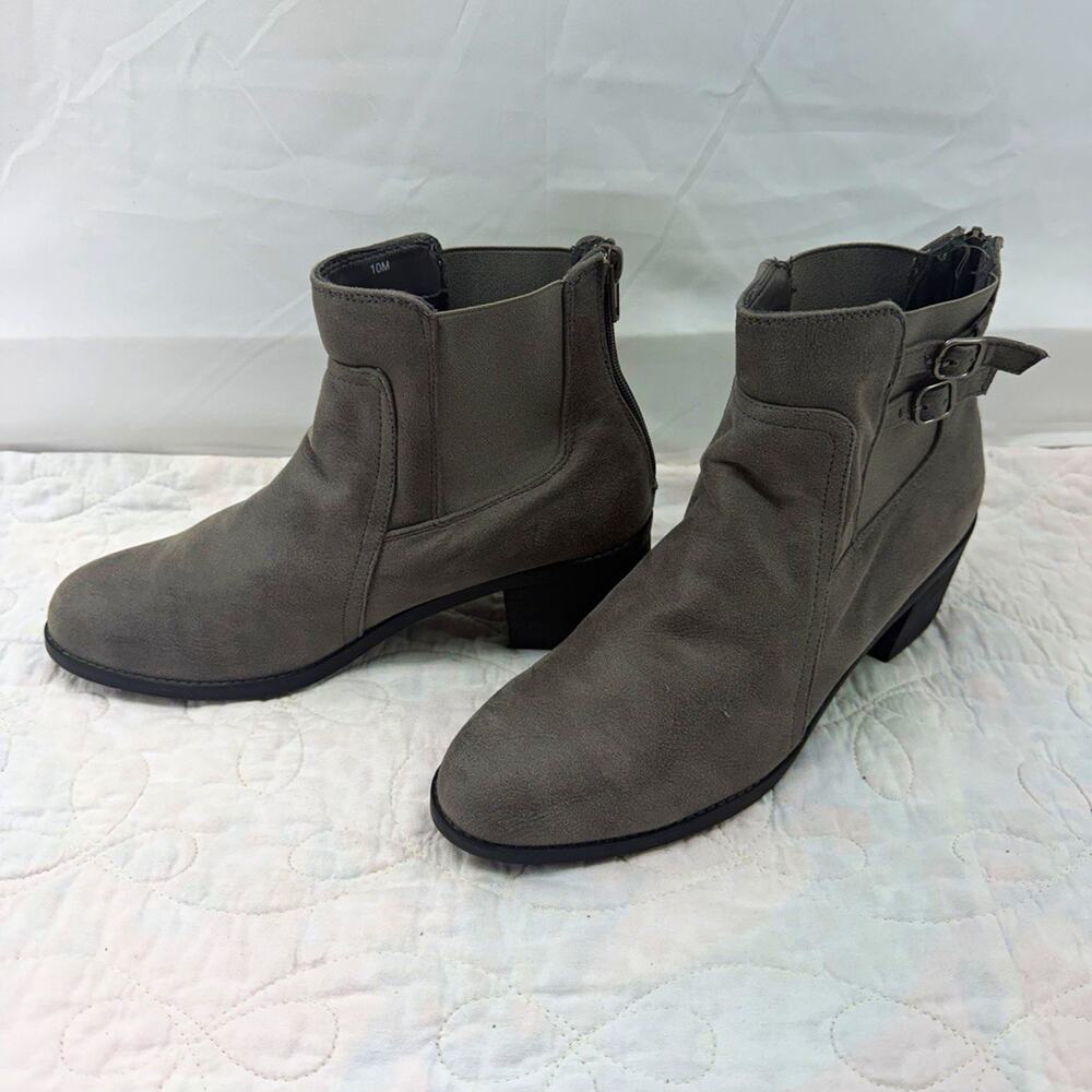 Bella-Vita Women’s Gray Suede Ankle Boot Side Zip Buckle Round Toe 10M